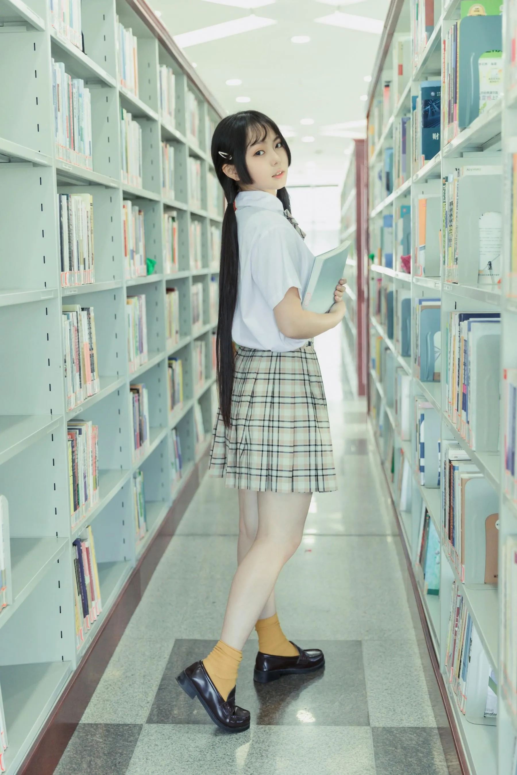 [YITUYU艺图语]2022.08.11 毕业季 阡墨红尘 [31P]插图